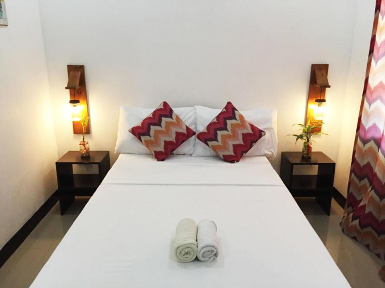 A&J Pension Puerto Princesa Exteriör bild